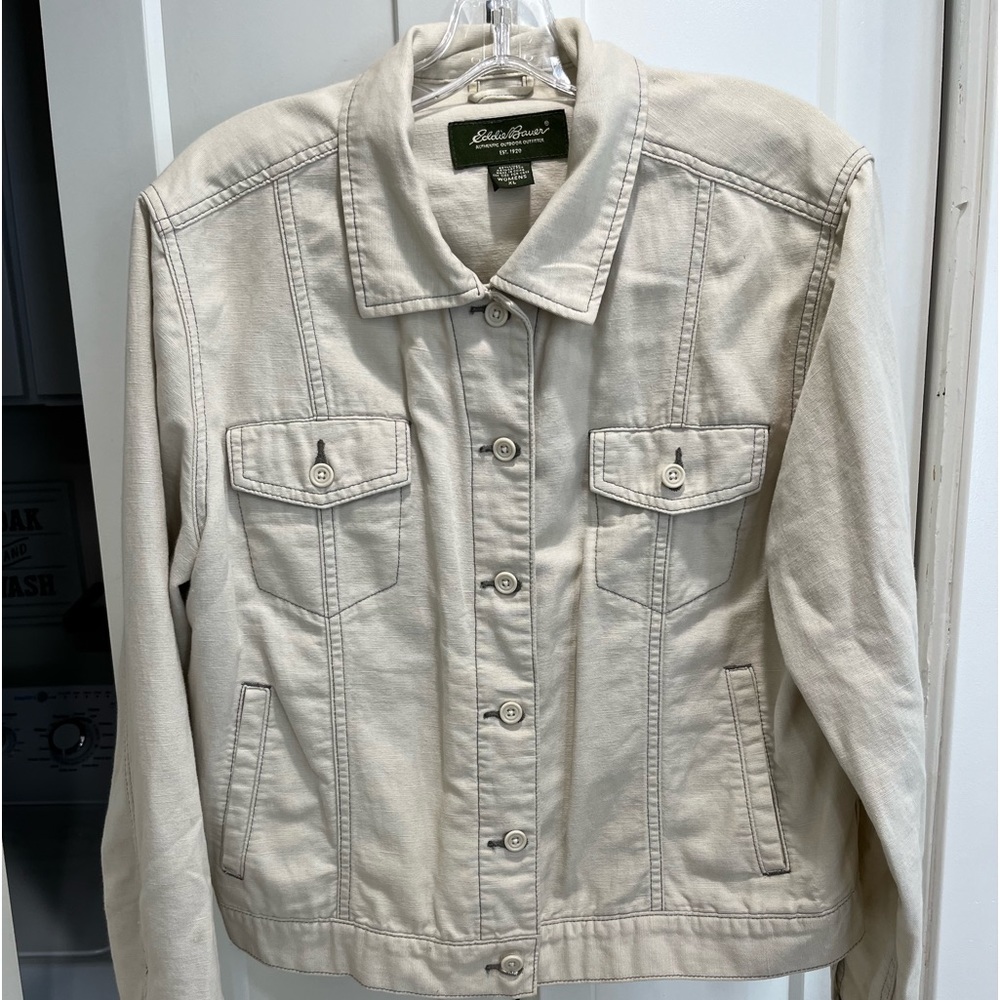 Women’s beige jacket
